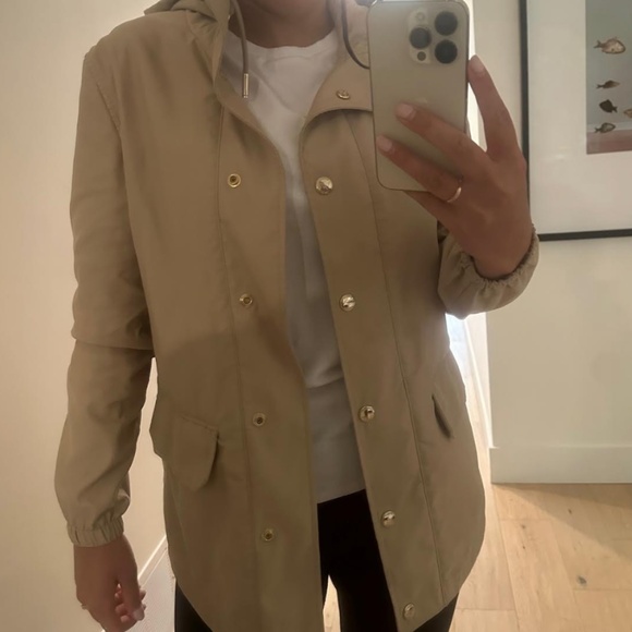 Burberry Raincoat - Picture 2 of 4